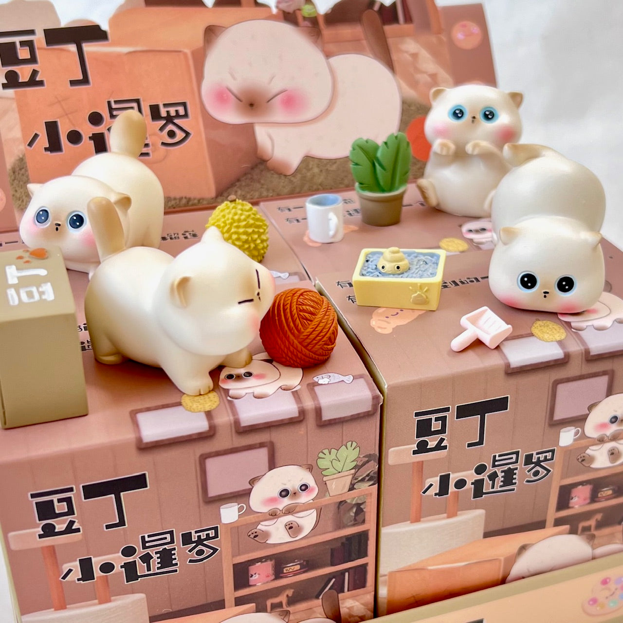 71005 PLAYFUL CATS FIGURINE BLIND BOX-4