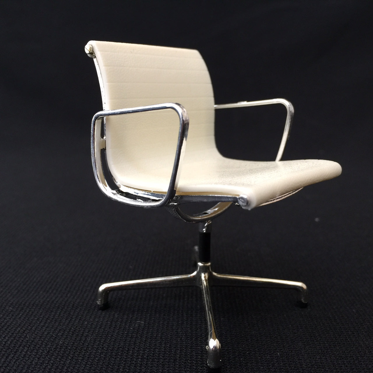 X 75148 Miniature Office Chair White-DISCONTINUED