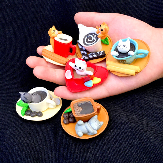 70703 CAFÉ CAT FIGURINES-6