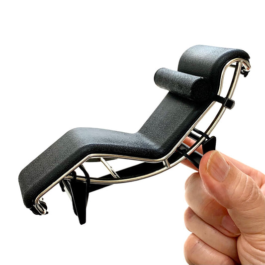 X 75137 LC4/Chaise Lounge chair-DISCONTINUED