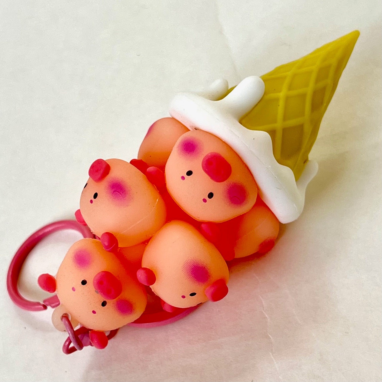 12173 PIG ICE CREAM CONE FAMILY KEY CHARM-12