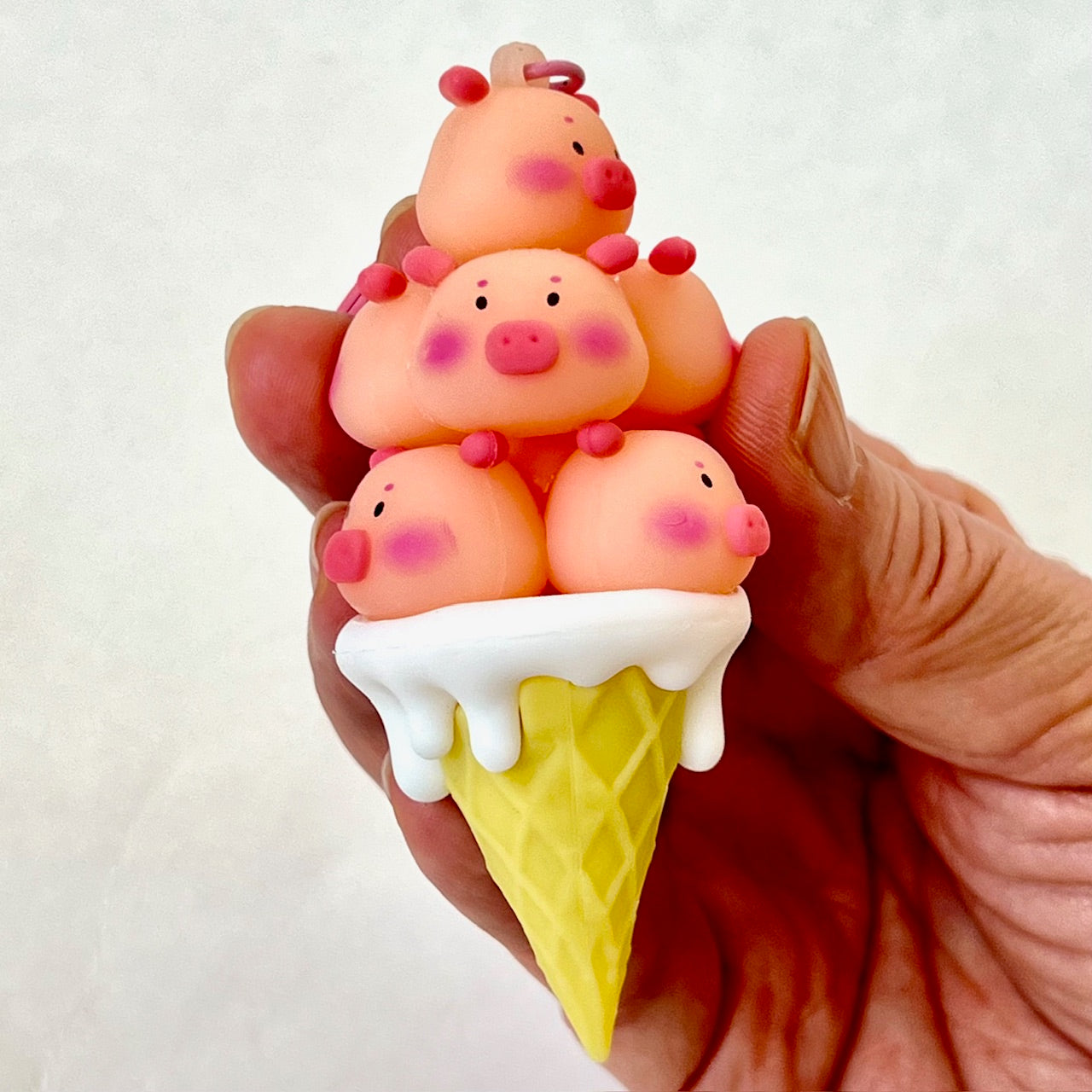 12173 PIG ICE CREAM CONE FAMILY KEY CHARM-12