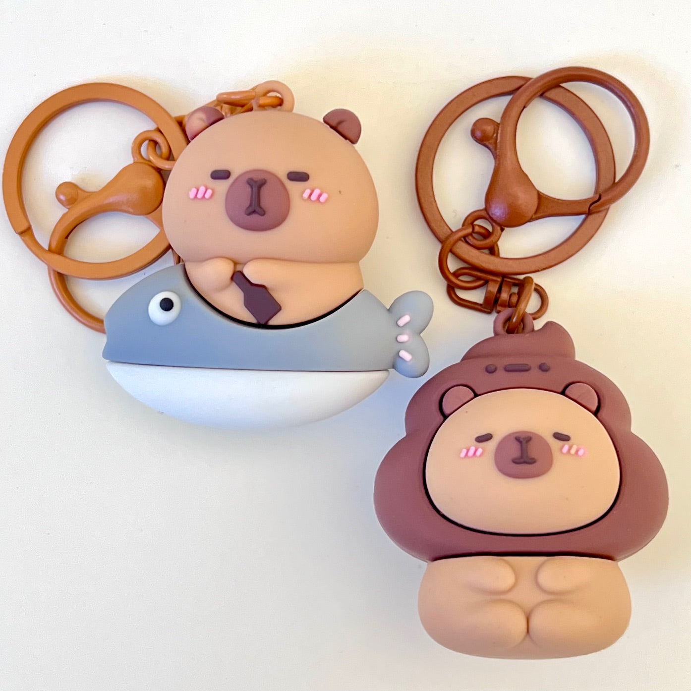 12200 Capybara Key Charm-12