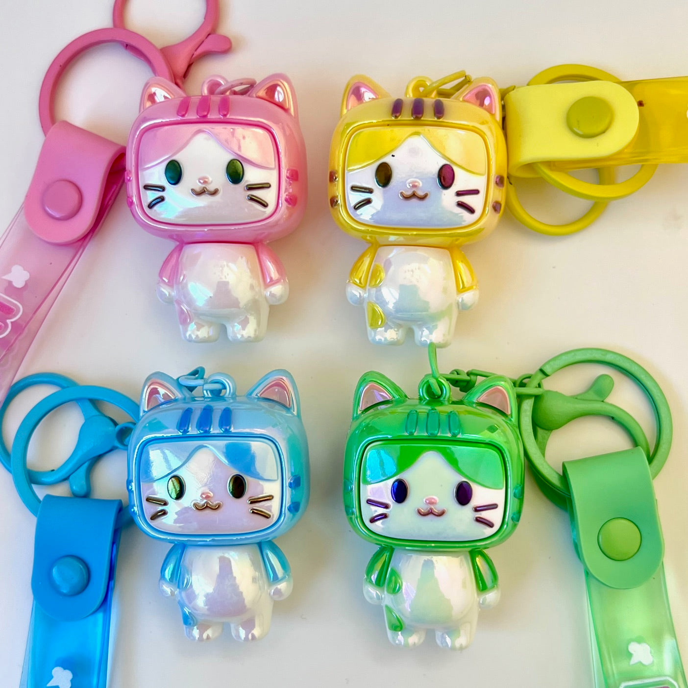 12205 TV Cat Key Charm-12