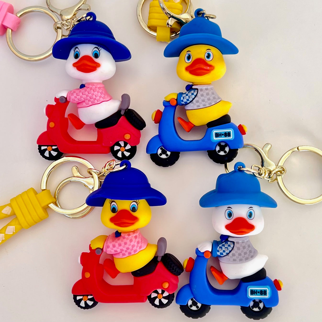 12214 Scooter Ducks Key Charm-12