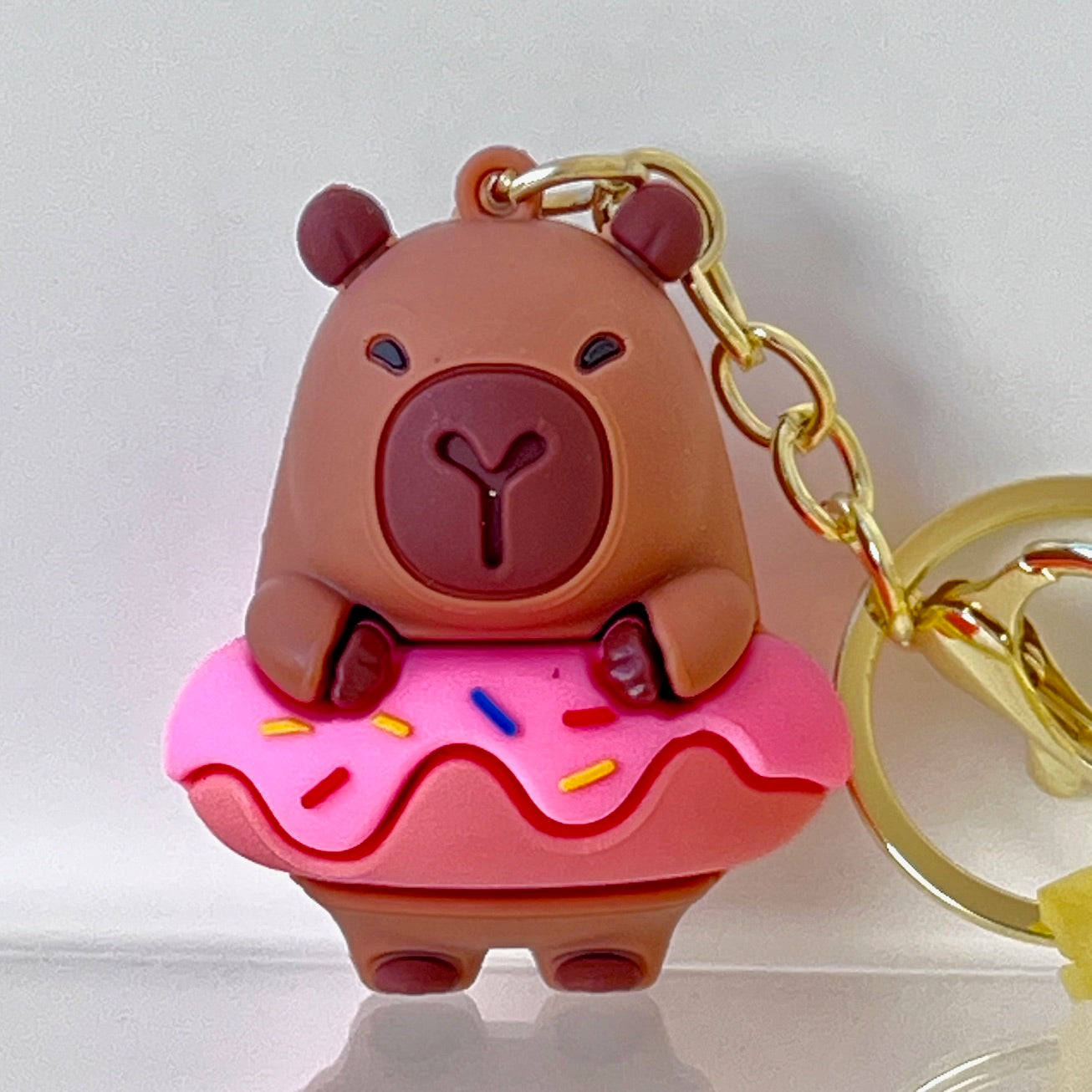 12221 Capybara Fast Food Key Charm-12