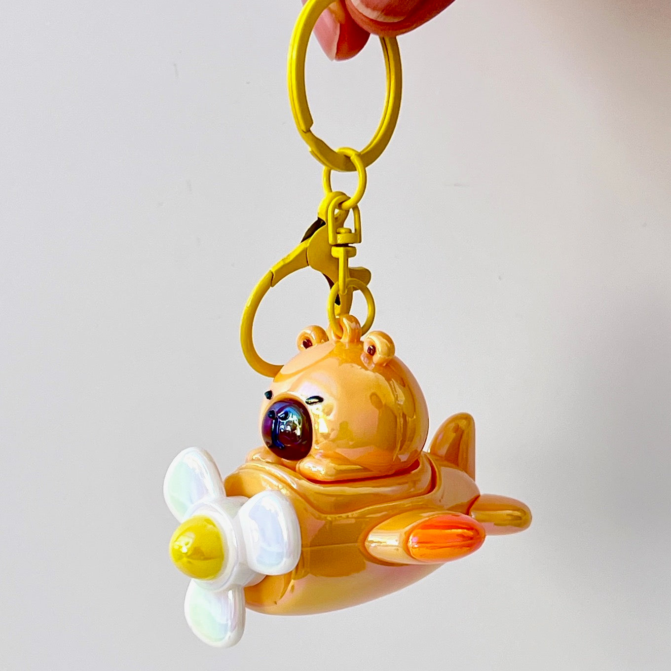 12222 Capybara Ace Airplane Key Charm-12