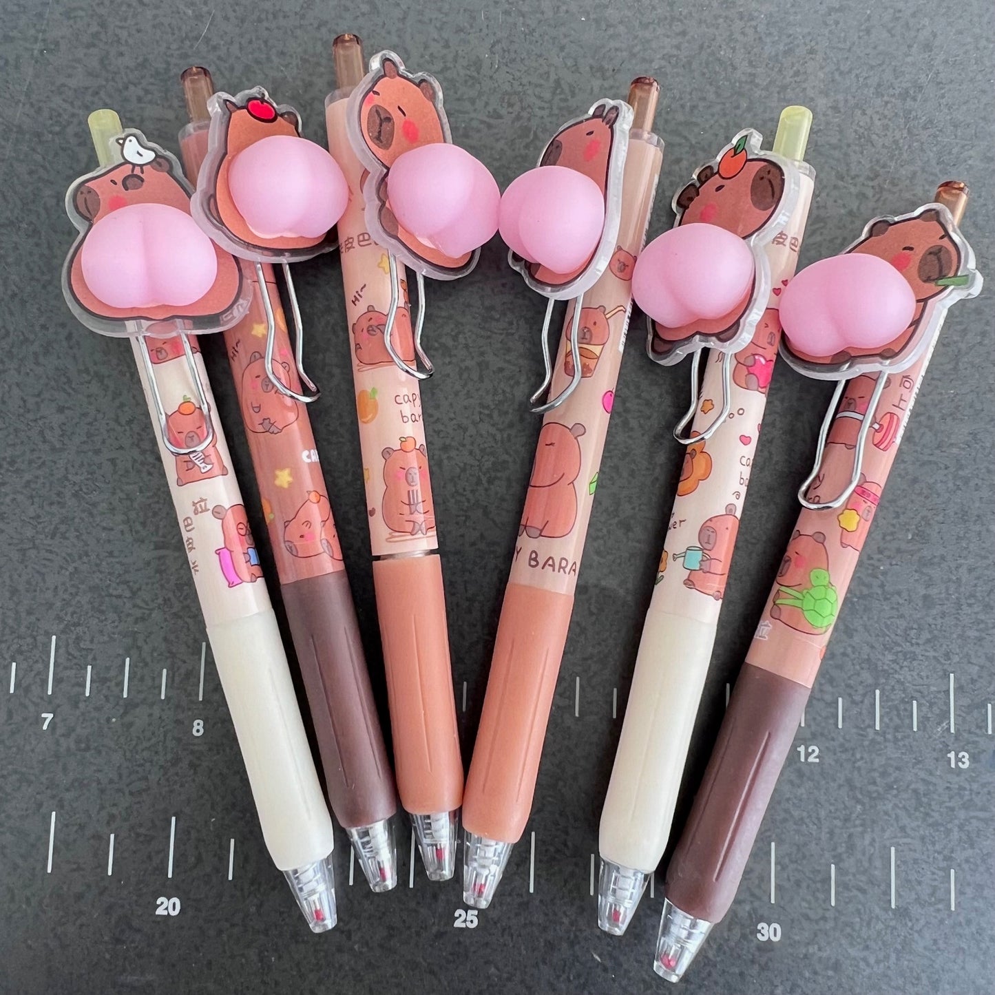 22643 CAPYBARA SQUISHY BUTT GEL PEN-36