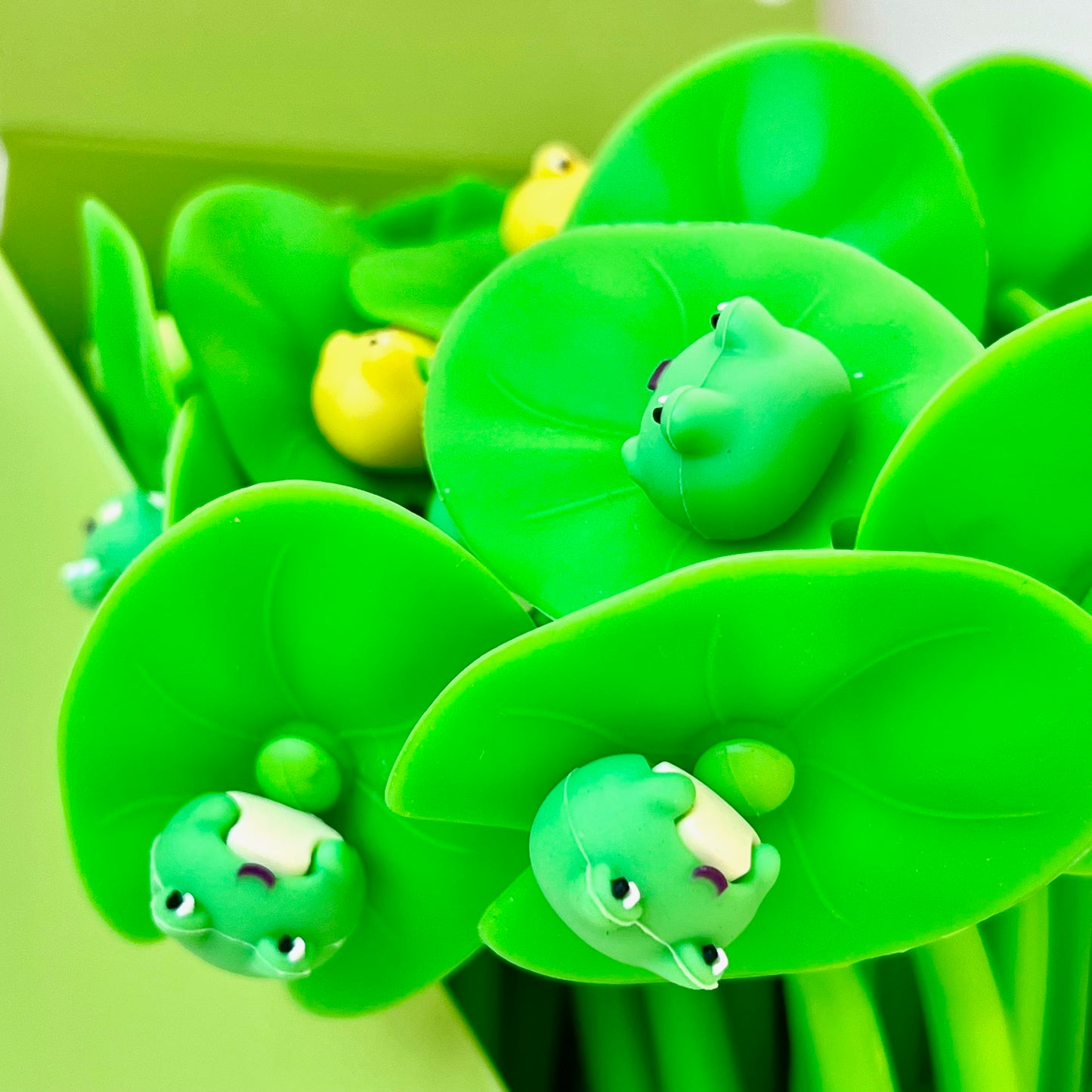 22714 Frog Lily Wiggle Pad Gel Pen-48