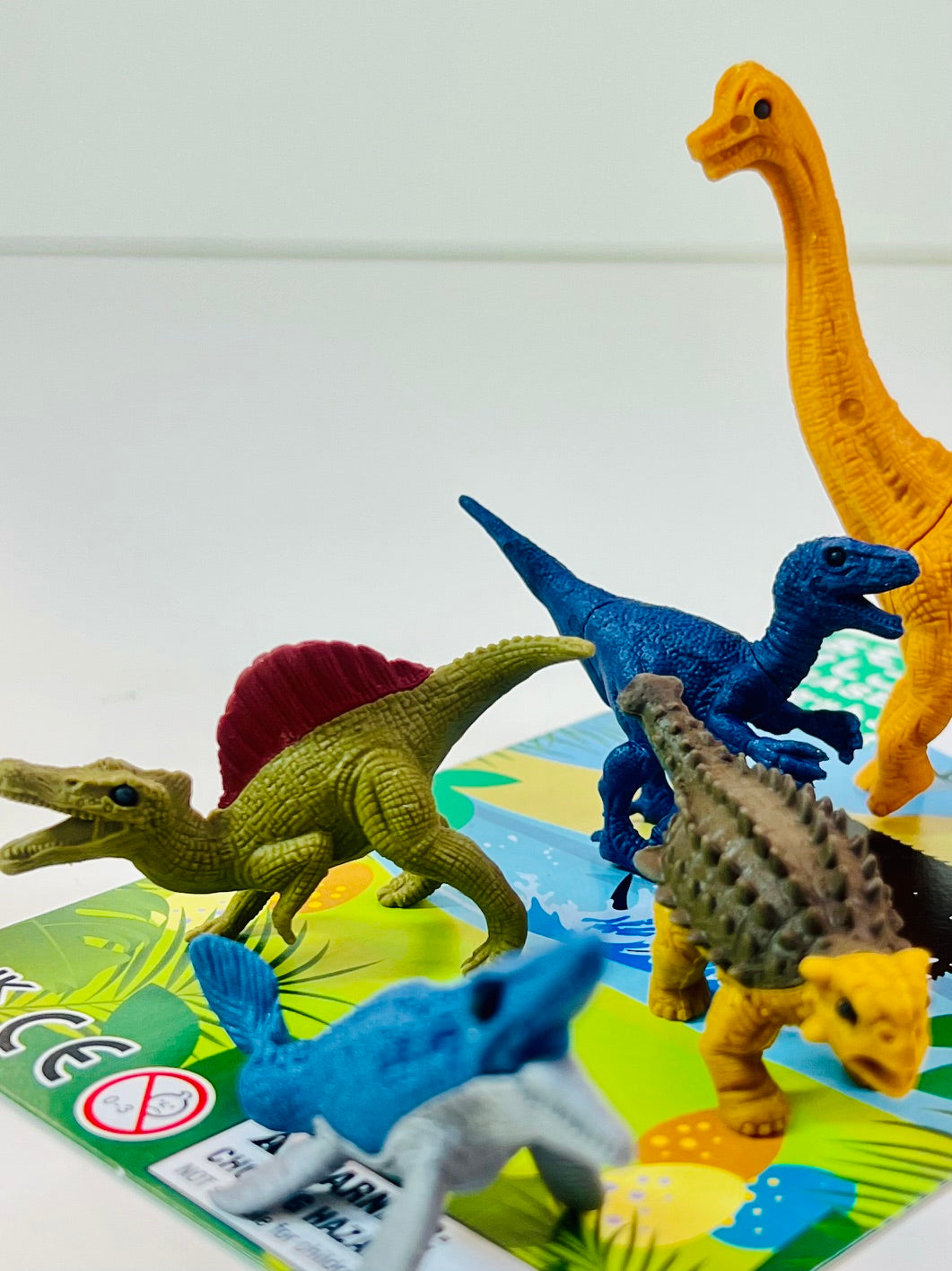 383871 DINOSAUR VOL.3 ERASER CARD-SINGLE