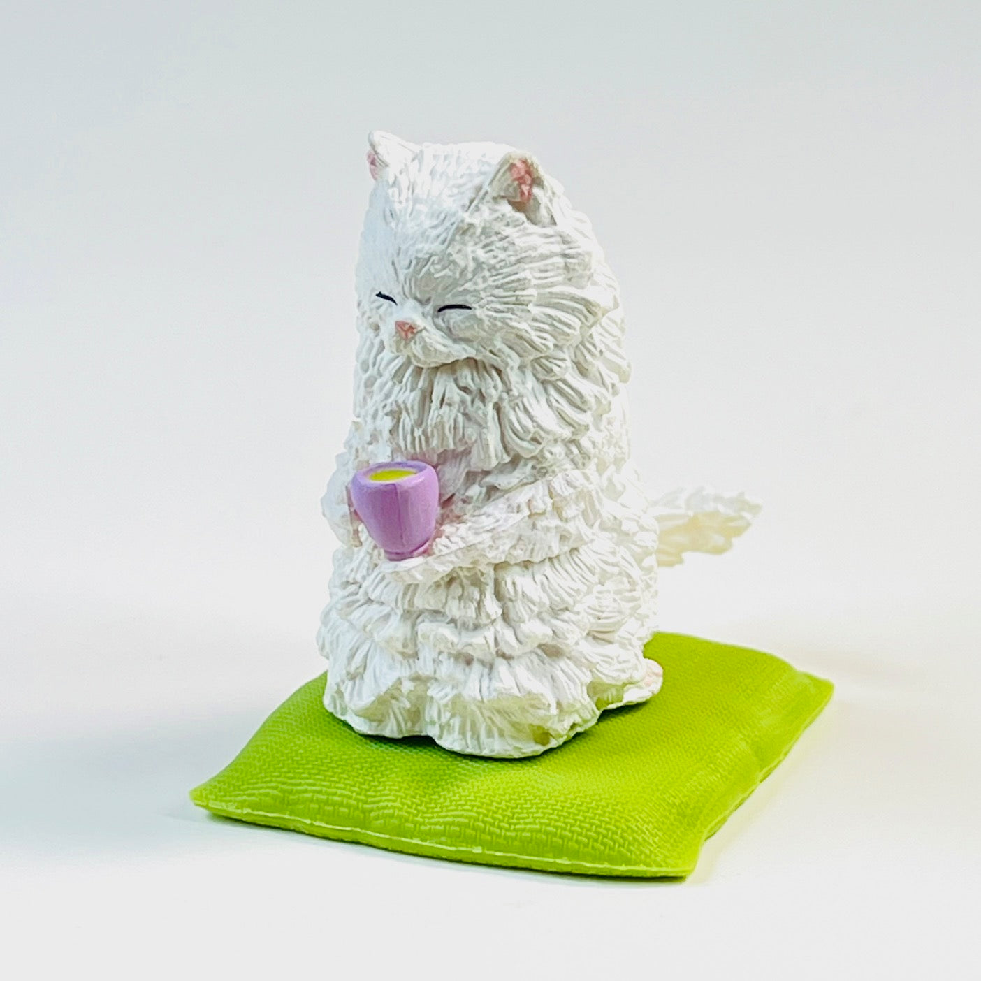 70479 Tea Time Cats Figurine Capsule-5
