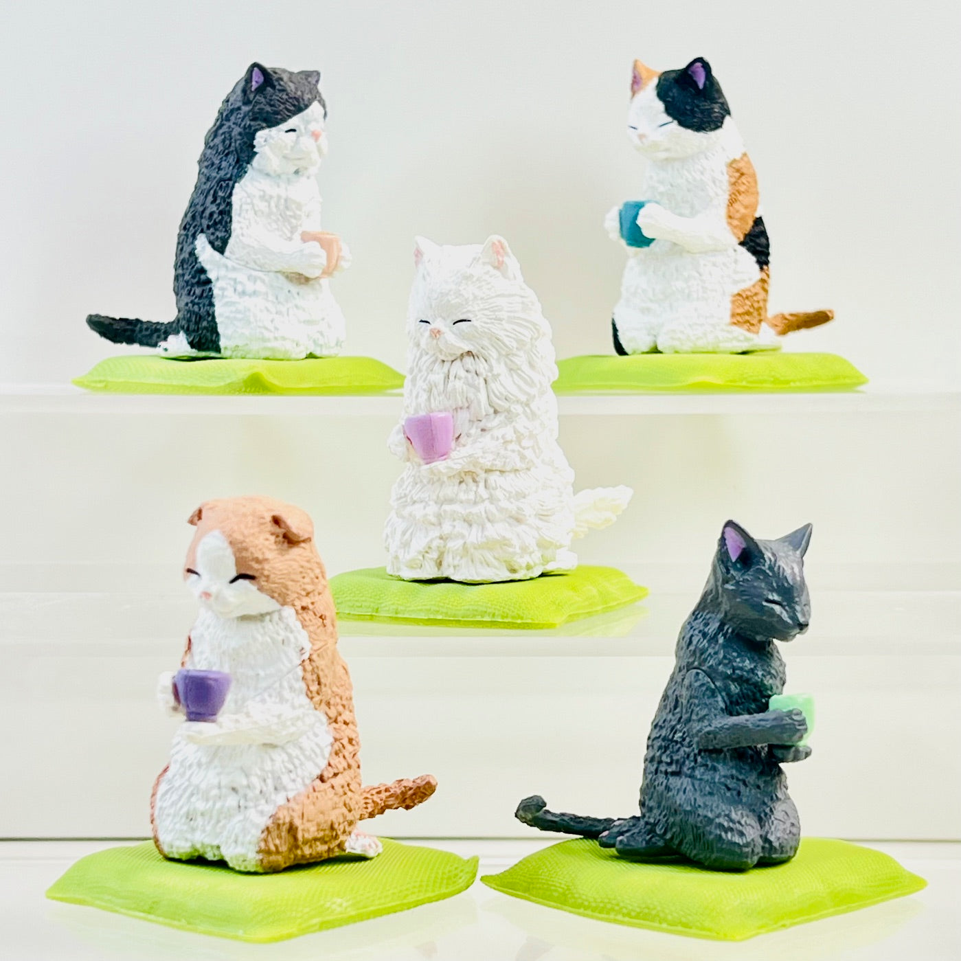 70479 Tea Time Cats Figurine Capsule-5