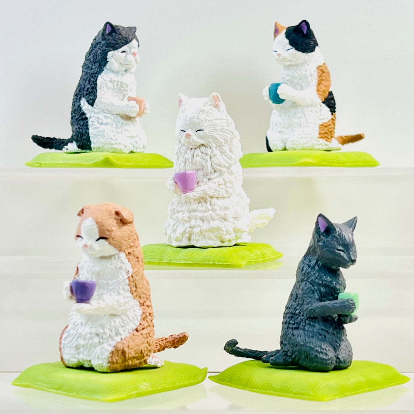 70479 Tea Time Cats Figurine Capsule-5