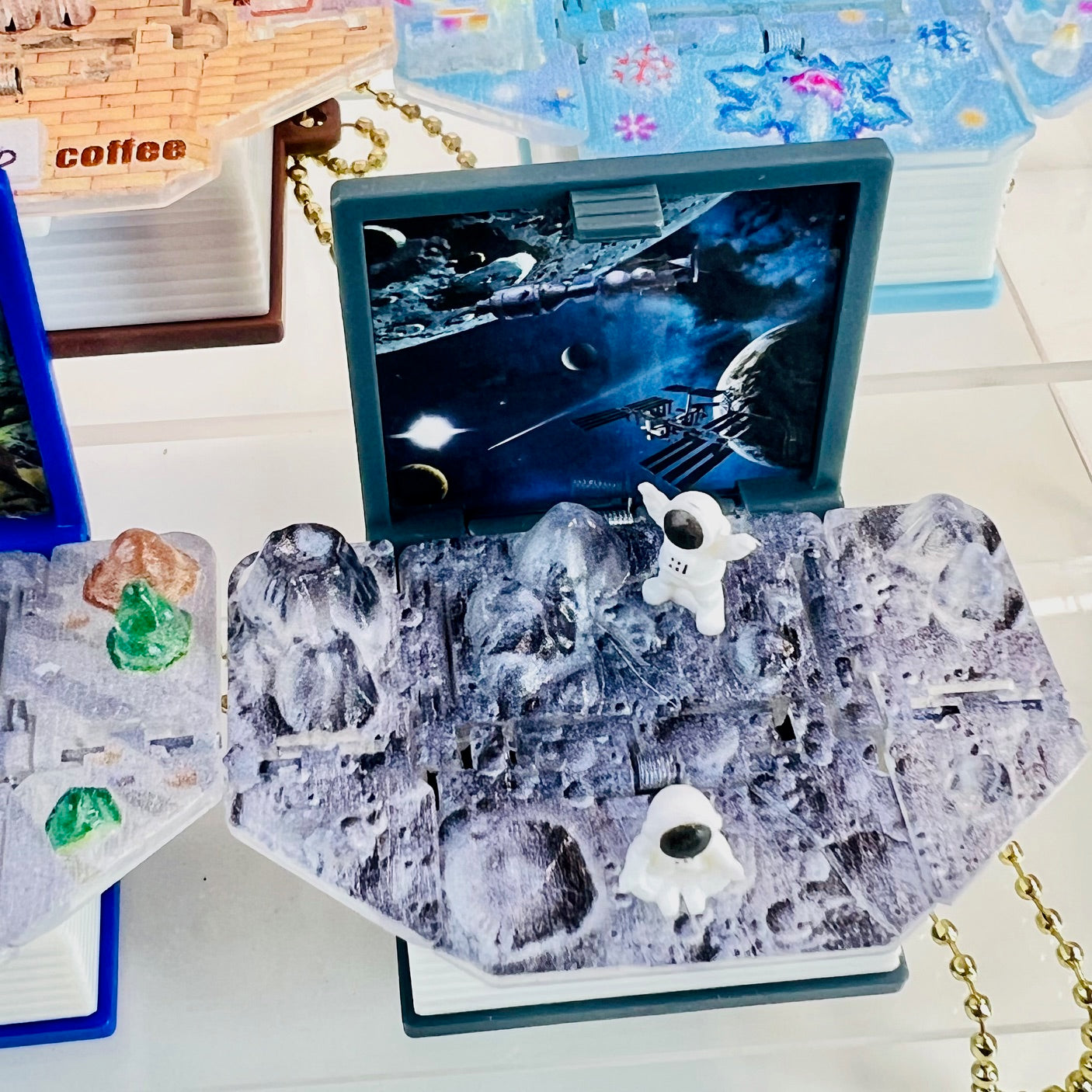 X 70480 Book Diorama Vol.3 Figurine Capsule-DISCONTINUED