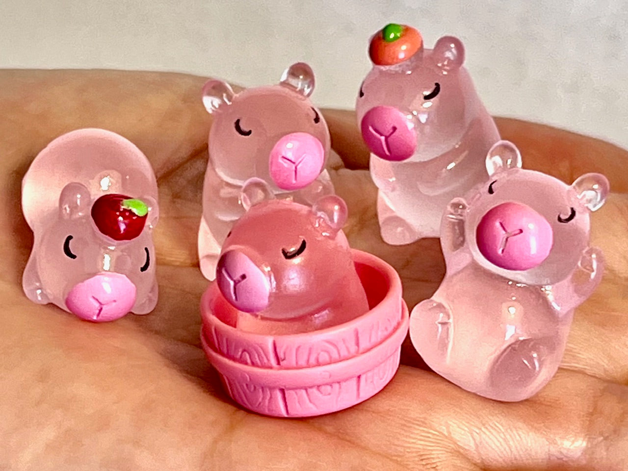 70714 CAPYBARA PINK MINIATURE FIGURINES-50