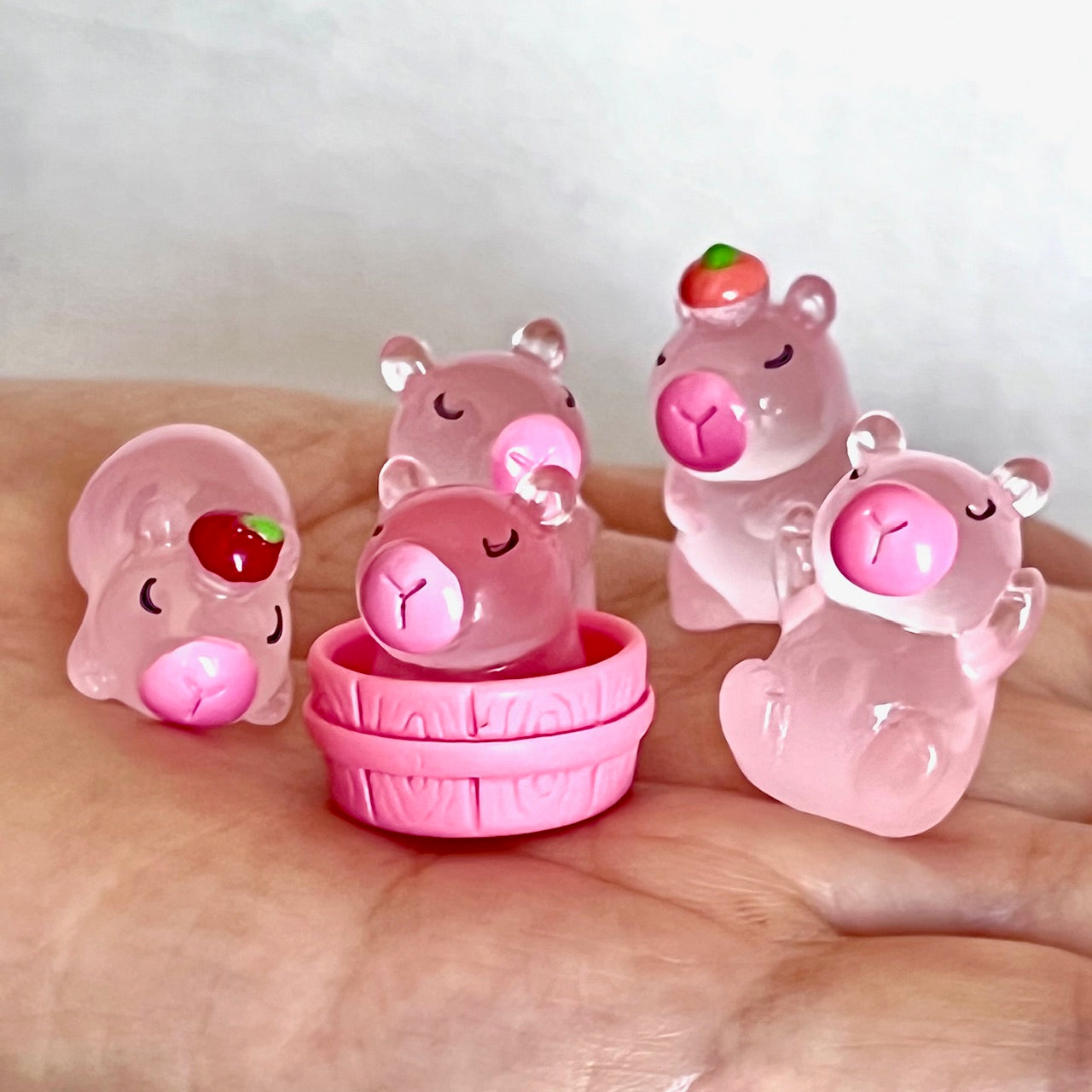 70714 CAPYBARA PINK MINIATURE FIGURINES-50