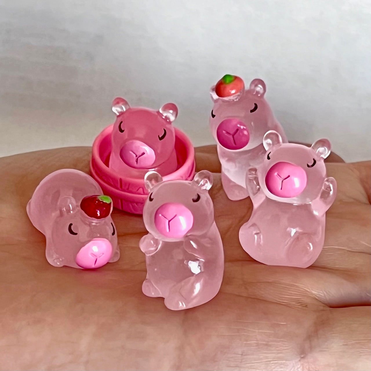 70714 CAPYBARA PINK MINIATURE FIGURINES-50