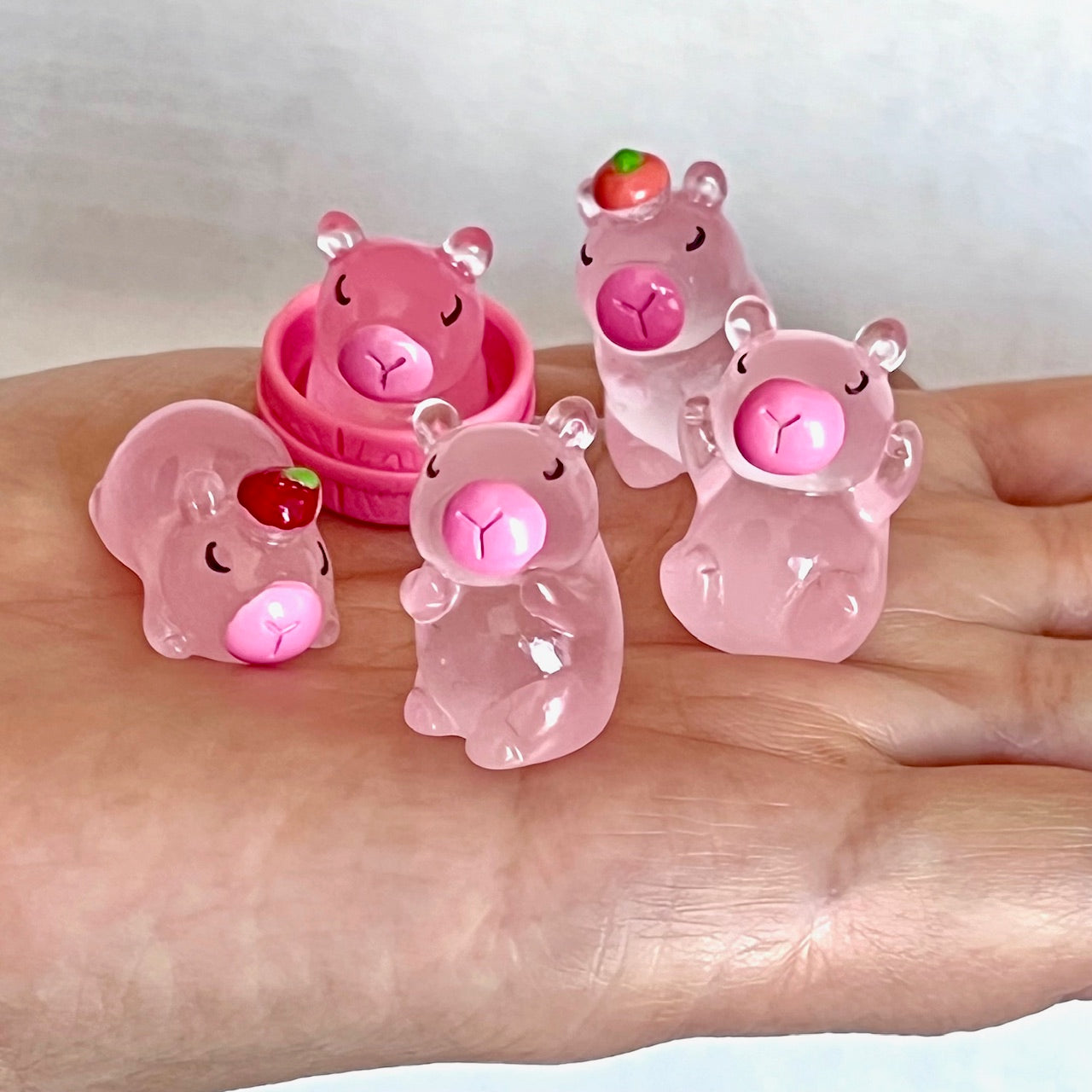 70714 CAPYBARA PINK MINIATURE FIGURINES-50