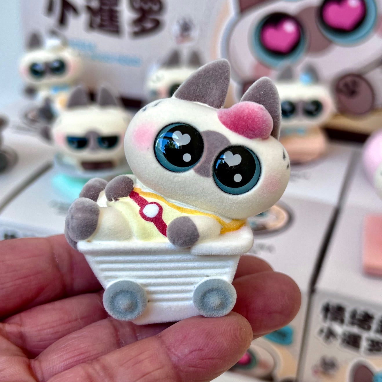 71220 BIG EYED CAT FIGURINE BLIND BOX-8