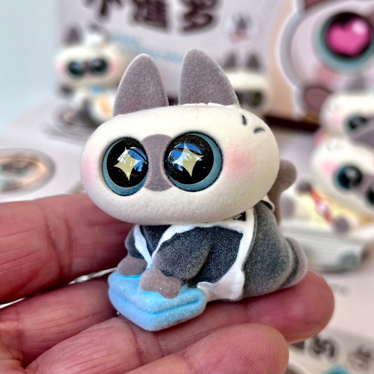 71220 BIG EYED CAT FIGURINE BLIND BOX-8