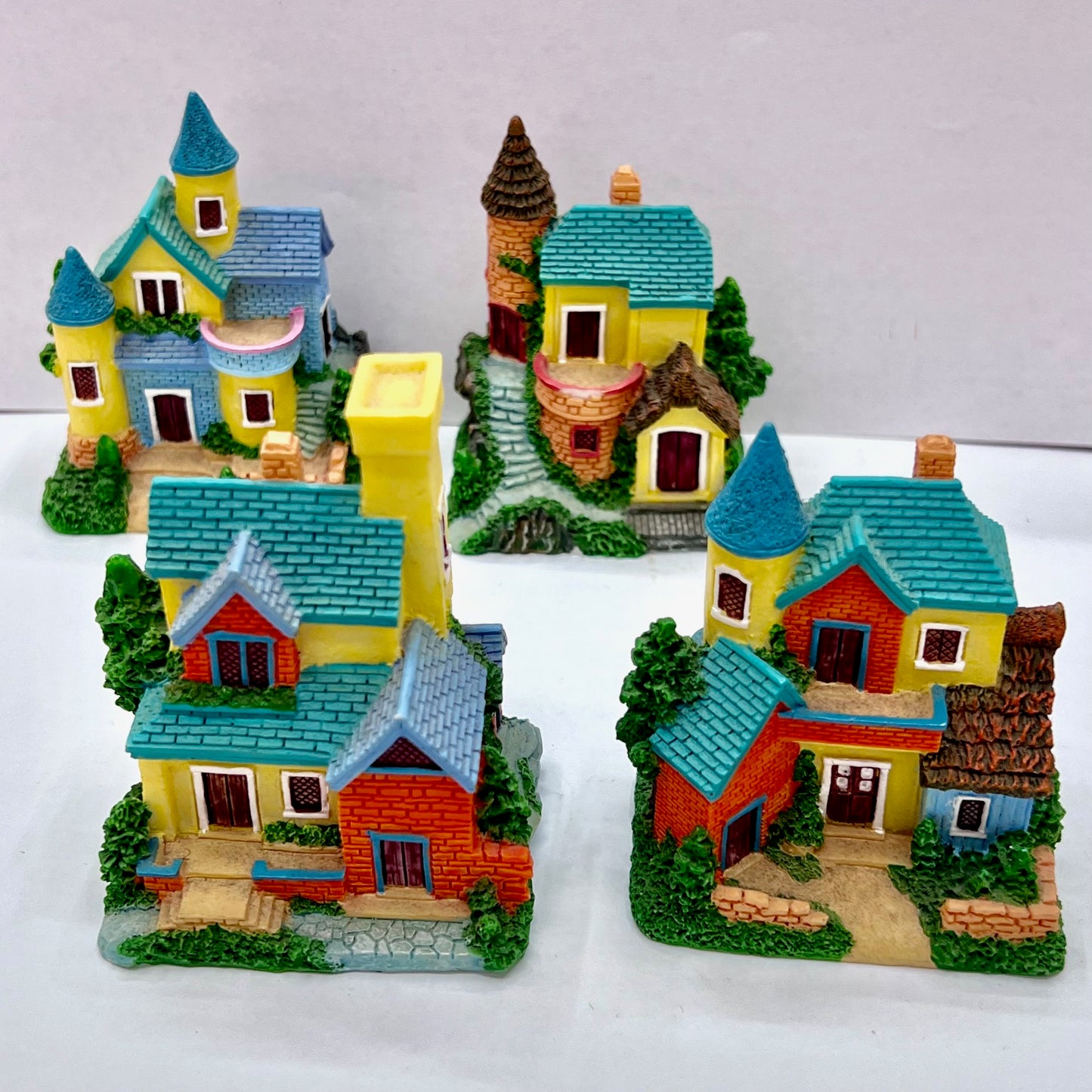 71805 MANSIONS MINIATURE HOUSE FIGURINES-4