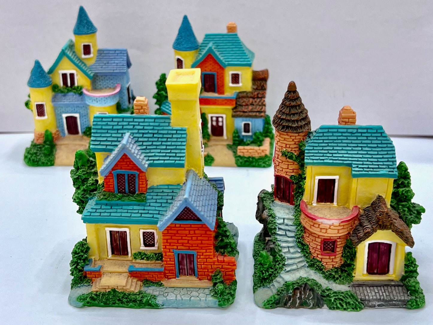 71805 MANSIONS MINIATURE HOUSE FIGURINES-4