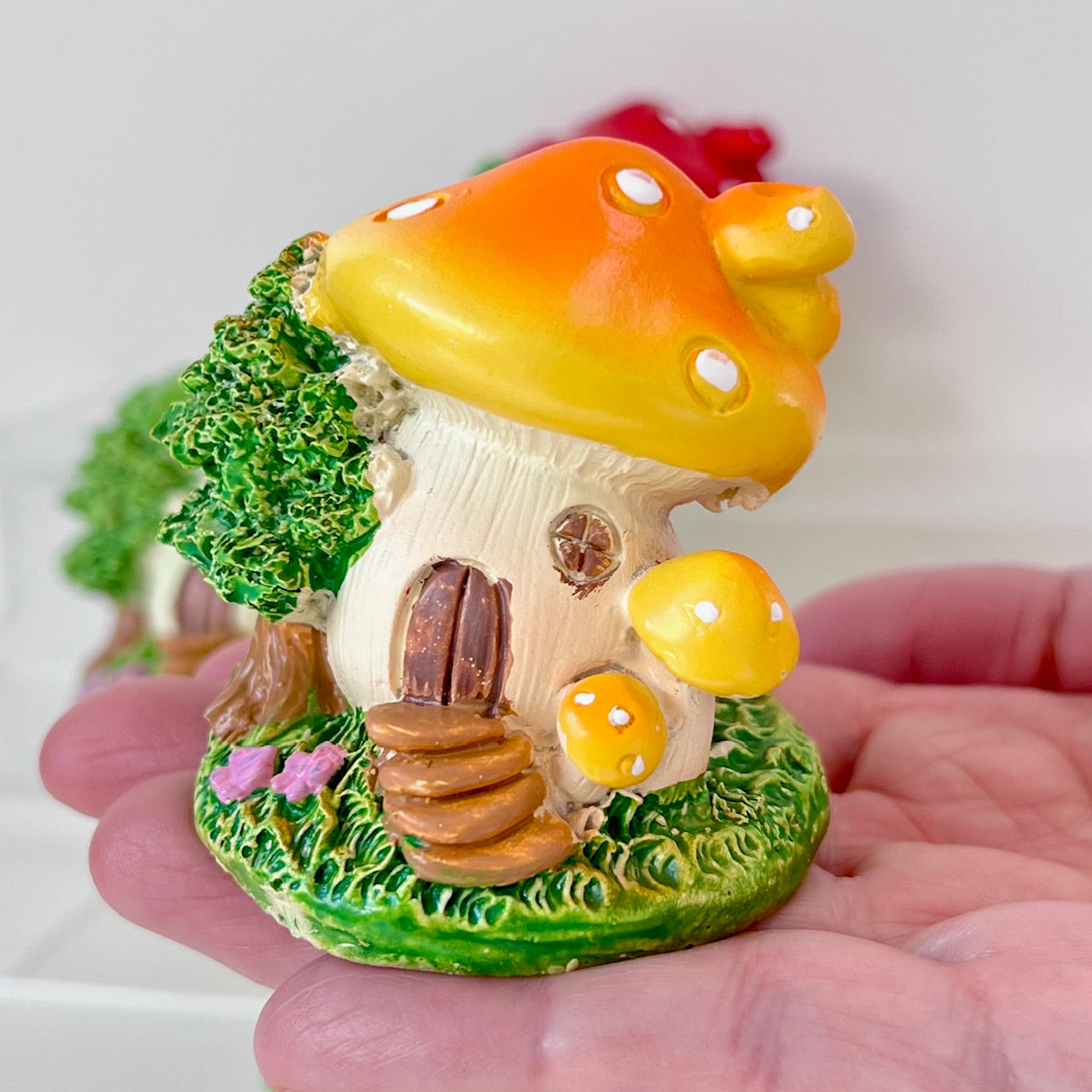 71806 MUSHROOM MINIATURE HOUSE FIGURINES-4