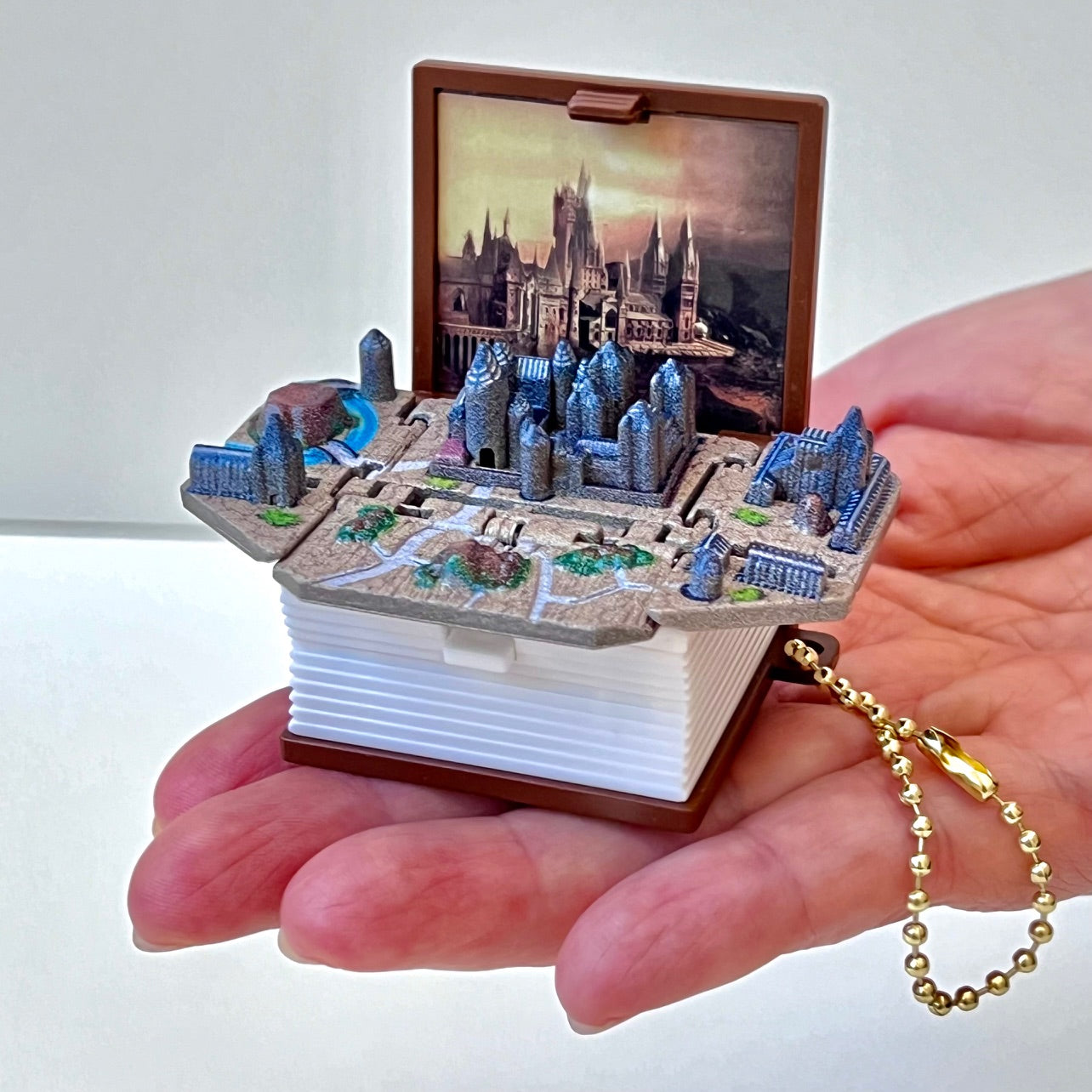 70383 Book World Figurine Capsule-4