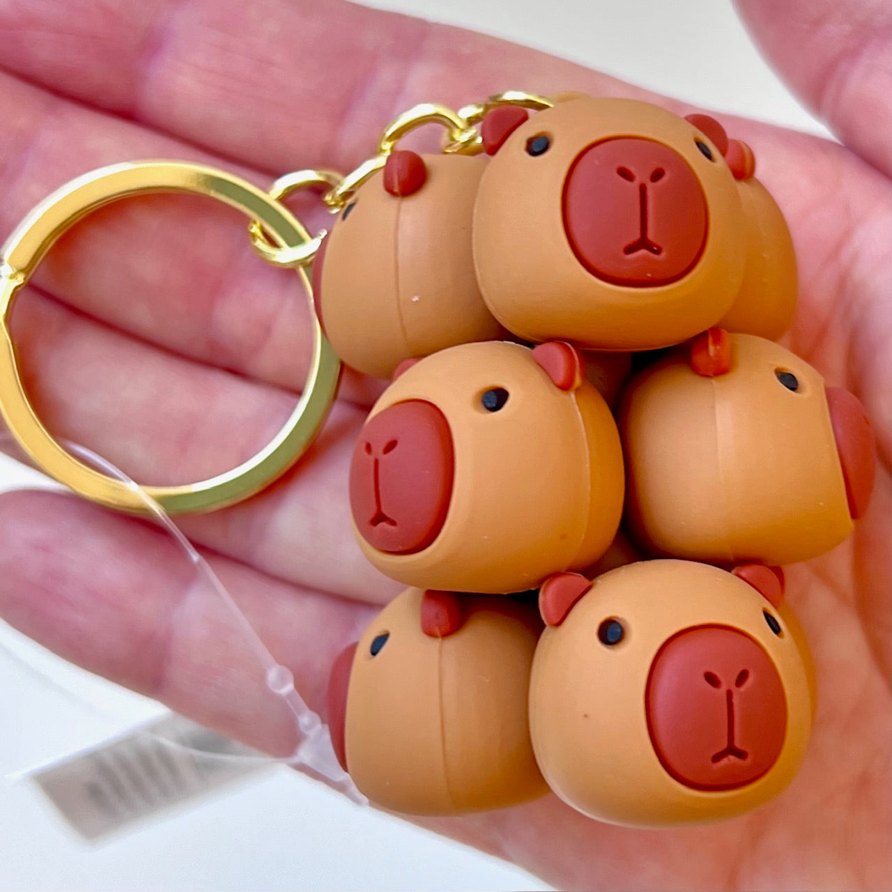 12168 CAPYBARA FAMILY KEY CHARM-12