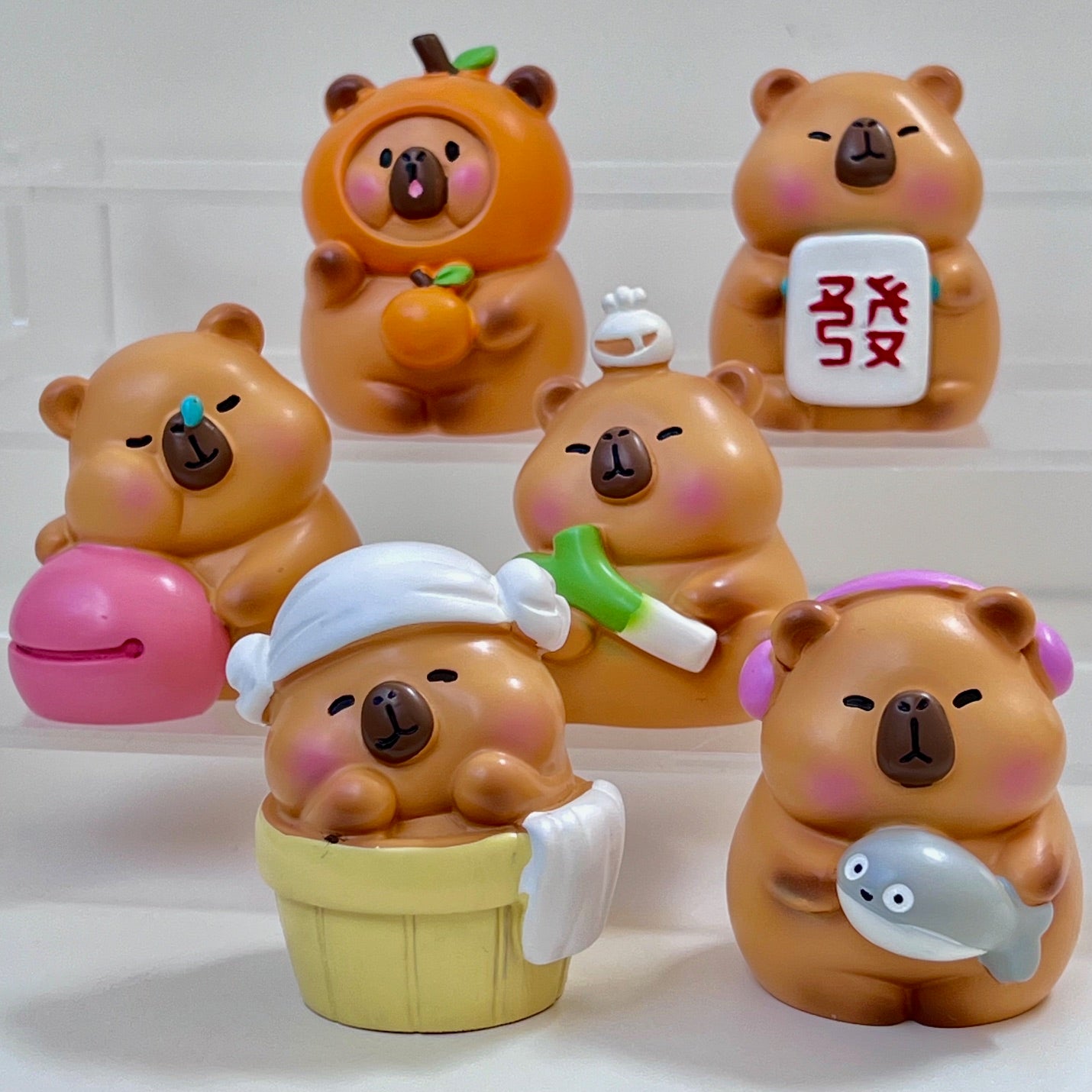 71021 HAPPY CAPYBARA FIGURINE BLIND BOX-6