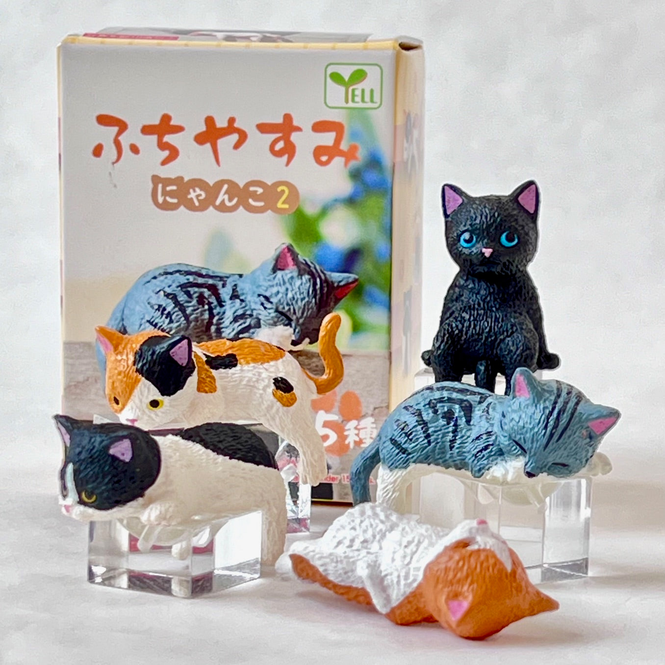 70785 Resting Cats Blind Box-10