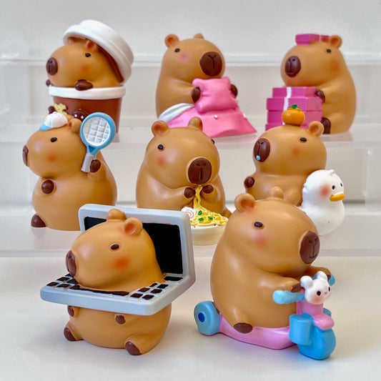 71022 CAPYBARA FAMILY FIGURINE BLIND BOX-8