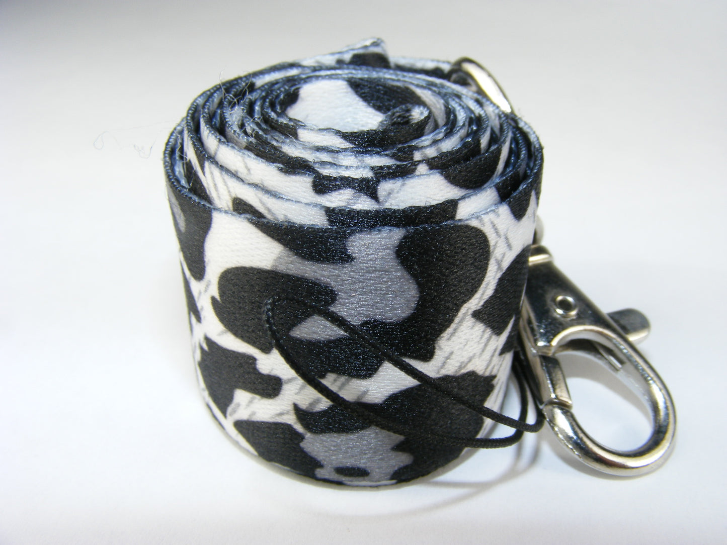 X 80029 SNOW LEOPARD LANYARD-DISCONTINUED