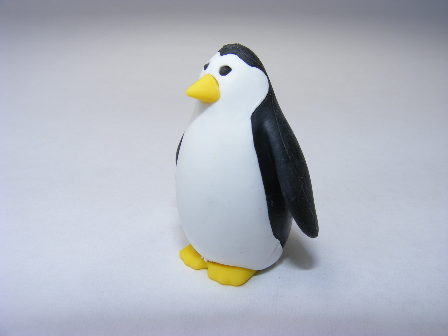 381711 PENGUIN ERASERS-30