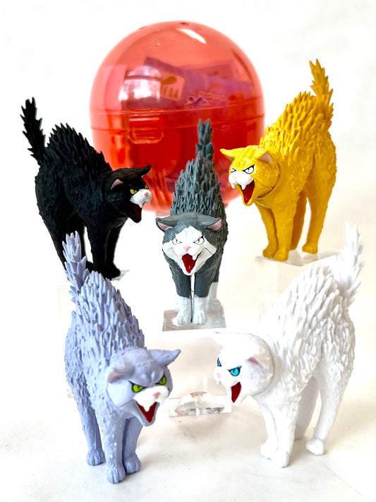 X 70933 Terrified Cat Figurines Capsule-DISCONTINUED