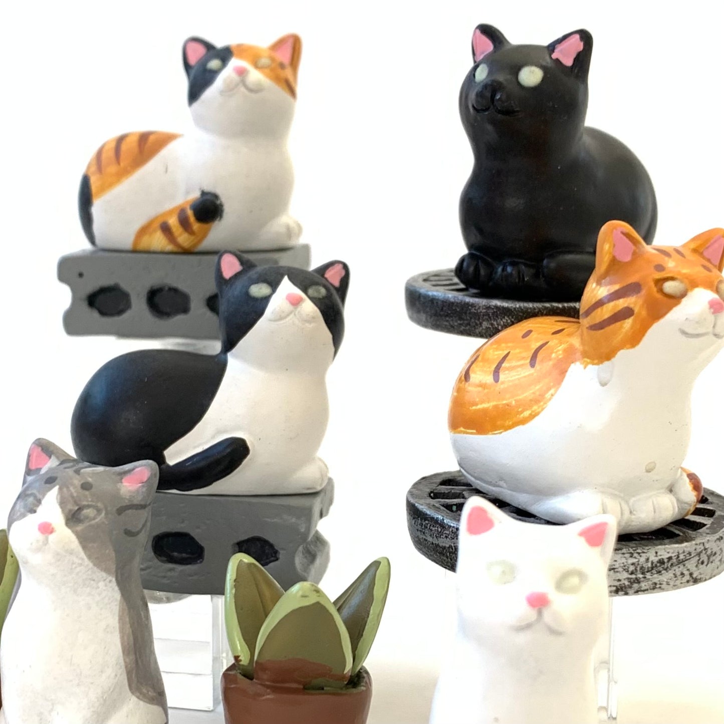 X 70915 Laser Eye Cats Figurines Capsule-DISCONTINUED