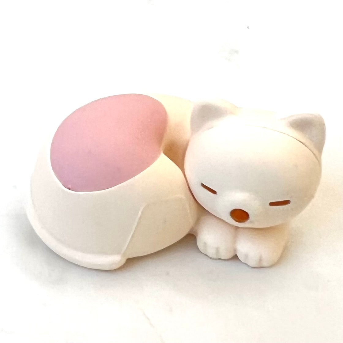 382691 IWAKO PASTEL CATS ERASERS-30