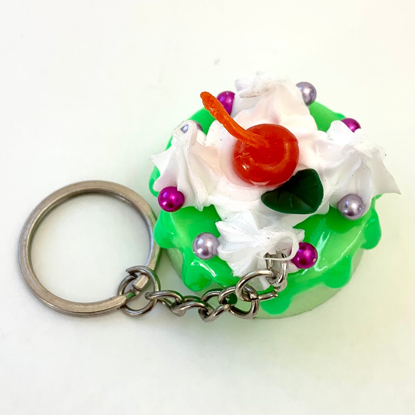 X 83040 ROUND CAKE KEYRING-DISCONTINUED
