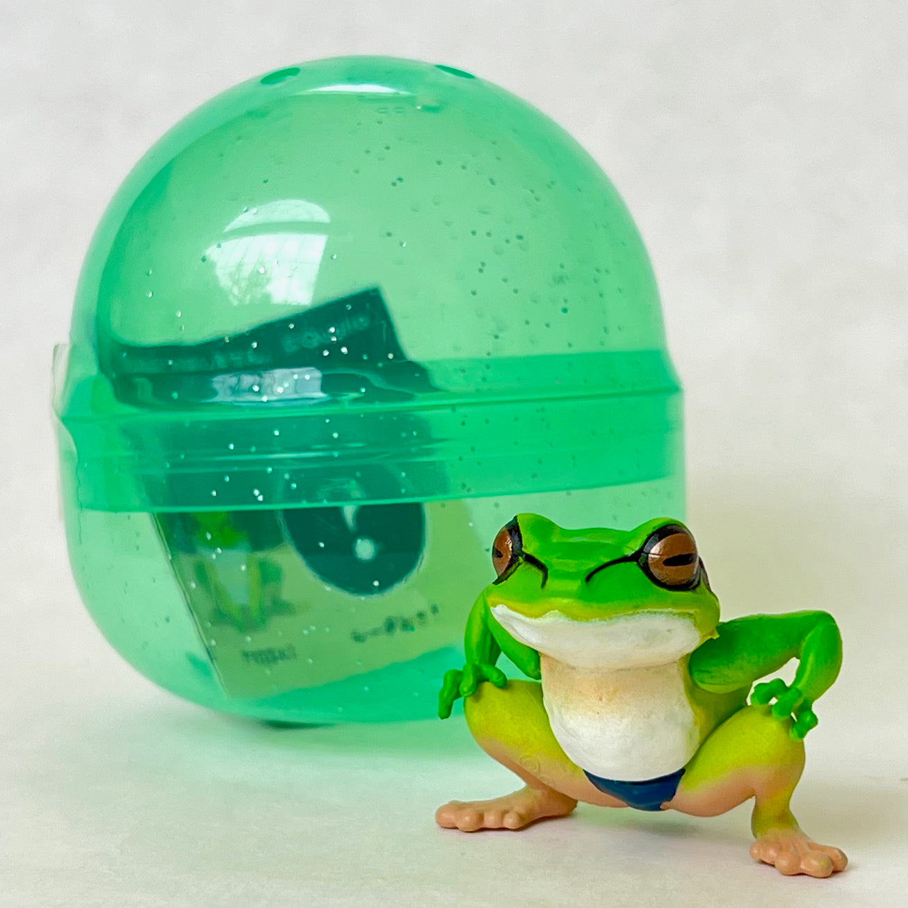 X 70988 SUMO FROG Figurine Capsule-DISCONTINUED