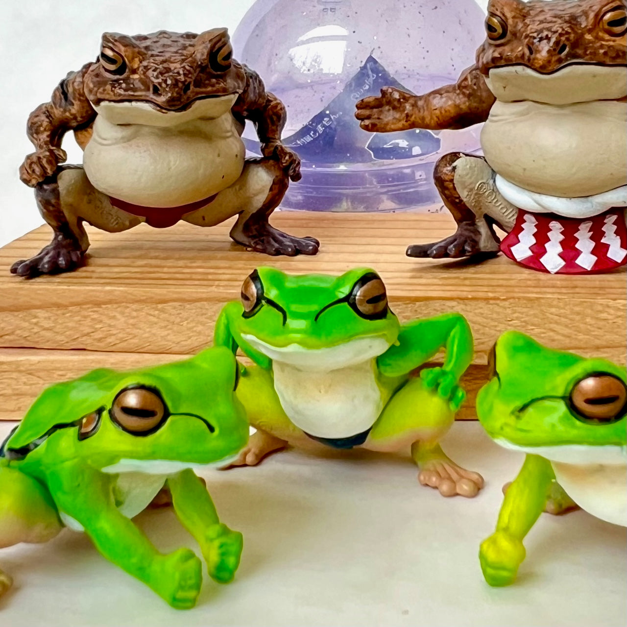 X 70988 SUMO FROG Figurine Capsule-DISCONTINUED