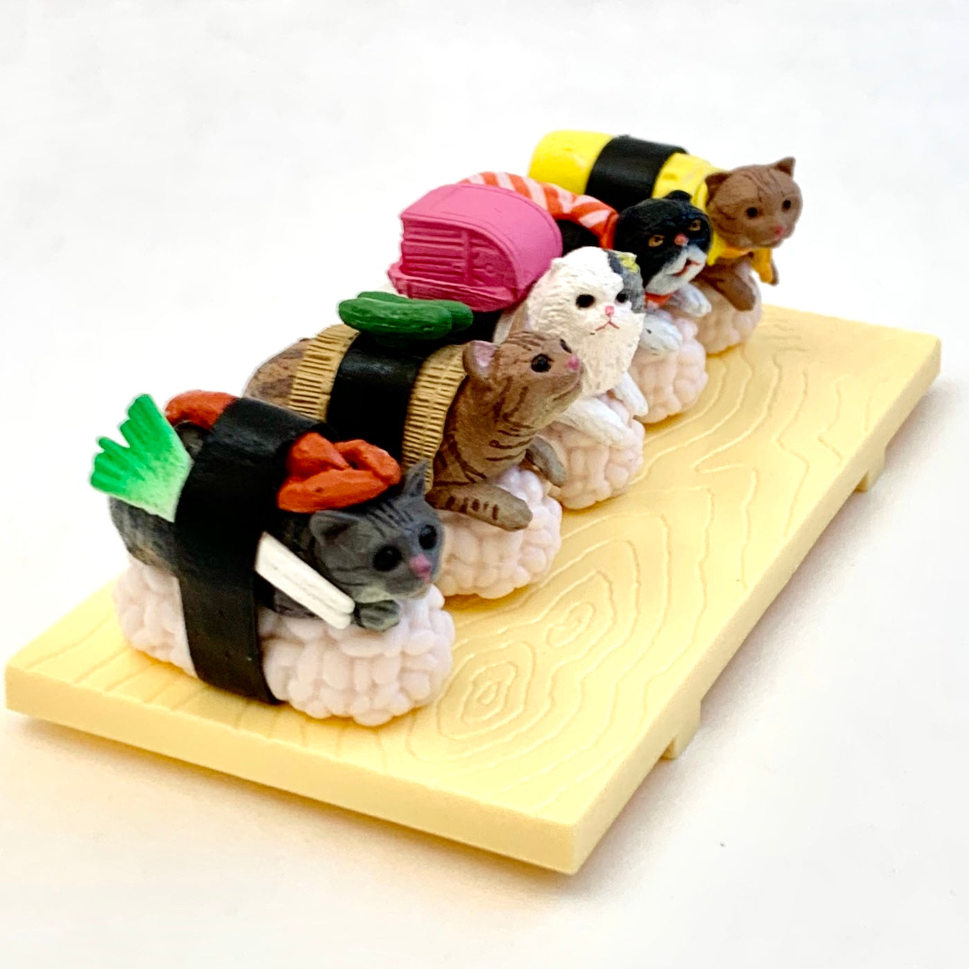 X 70700 SUSHI CAT FIGURINES-DISCONTINUED